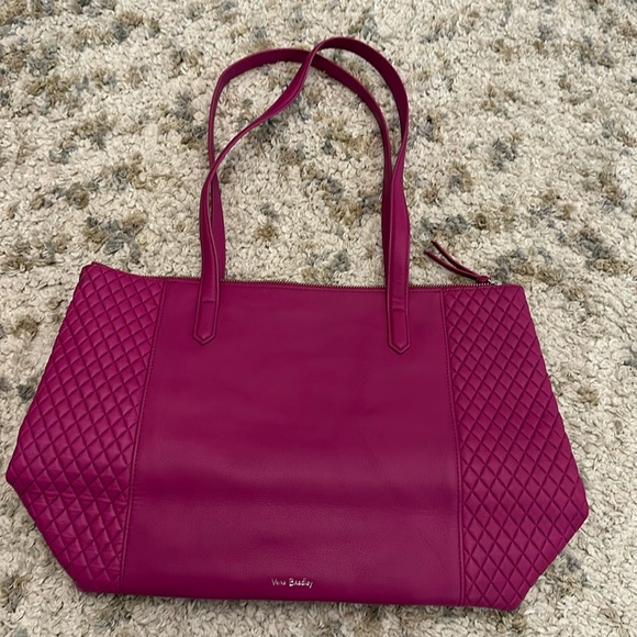 Vera Bradley Handbags - Vera Bradley purse in GUC!